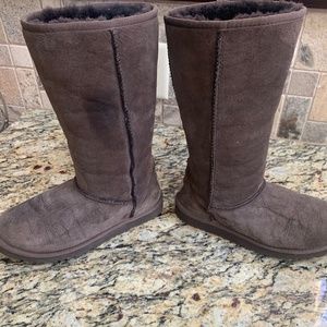 UGG AUSTRALIA Kids Classic Tall 11" Brown  Shearling Boots Size 5